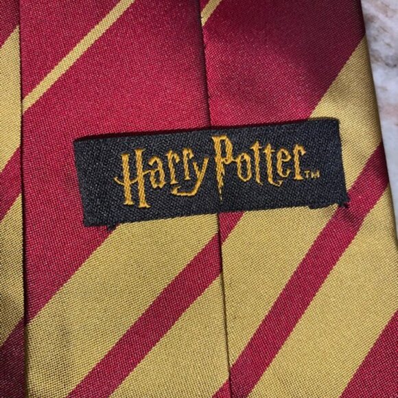 Harry Potter Gryffindor Tie - Picture 2 of 7
